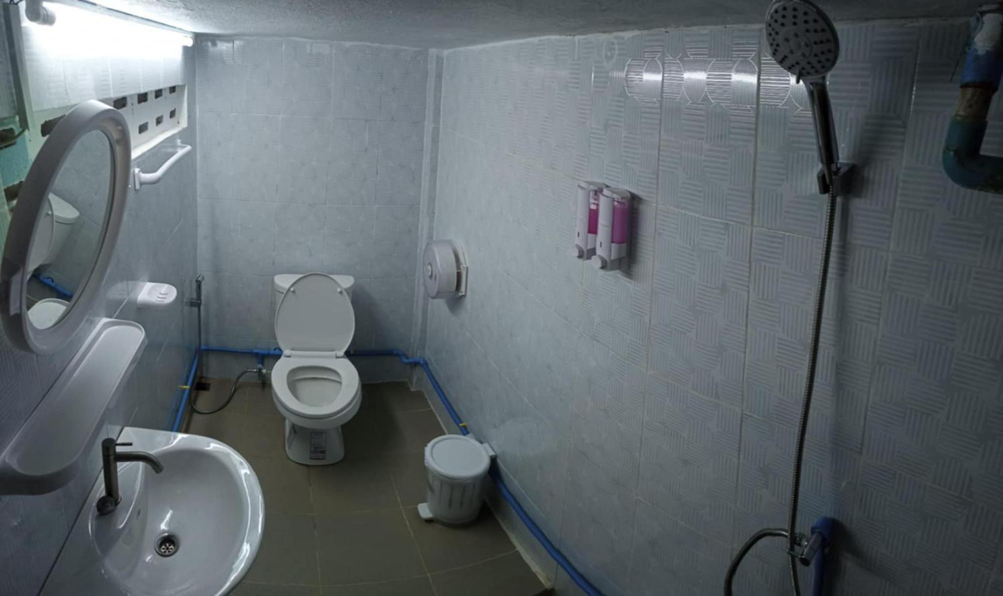 Hostel Neva Paris Pakse Esterno foto